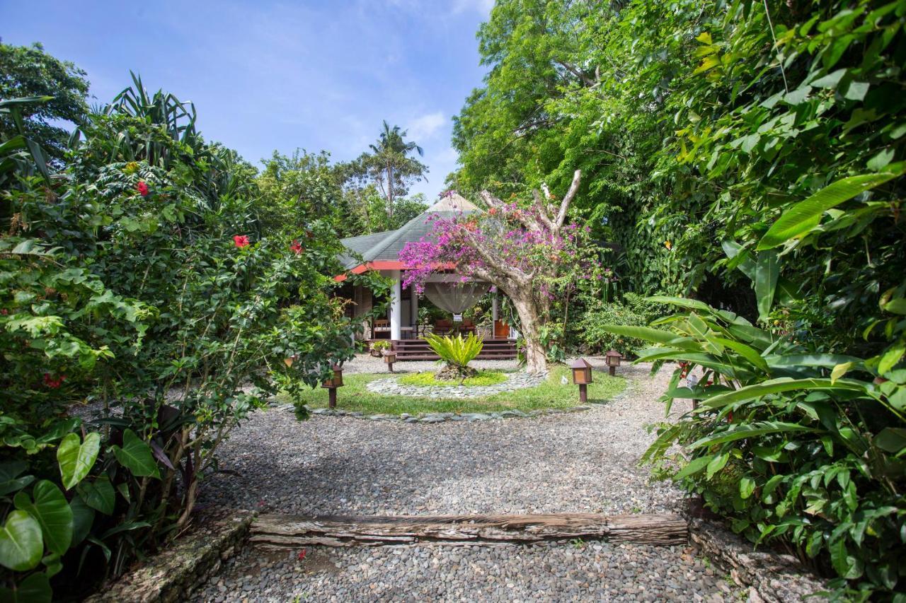 Mandala Spa & Resort Villas Manoc-Manoc Bagian luar foto